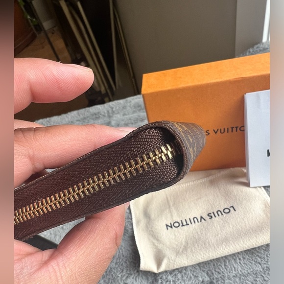 Louis Vuitton Zippy Coin Purse - Picture 6 of 11